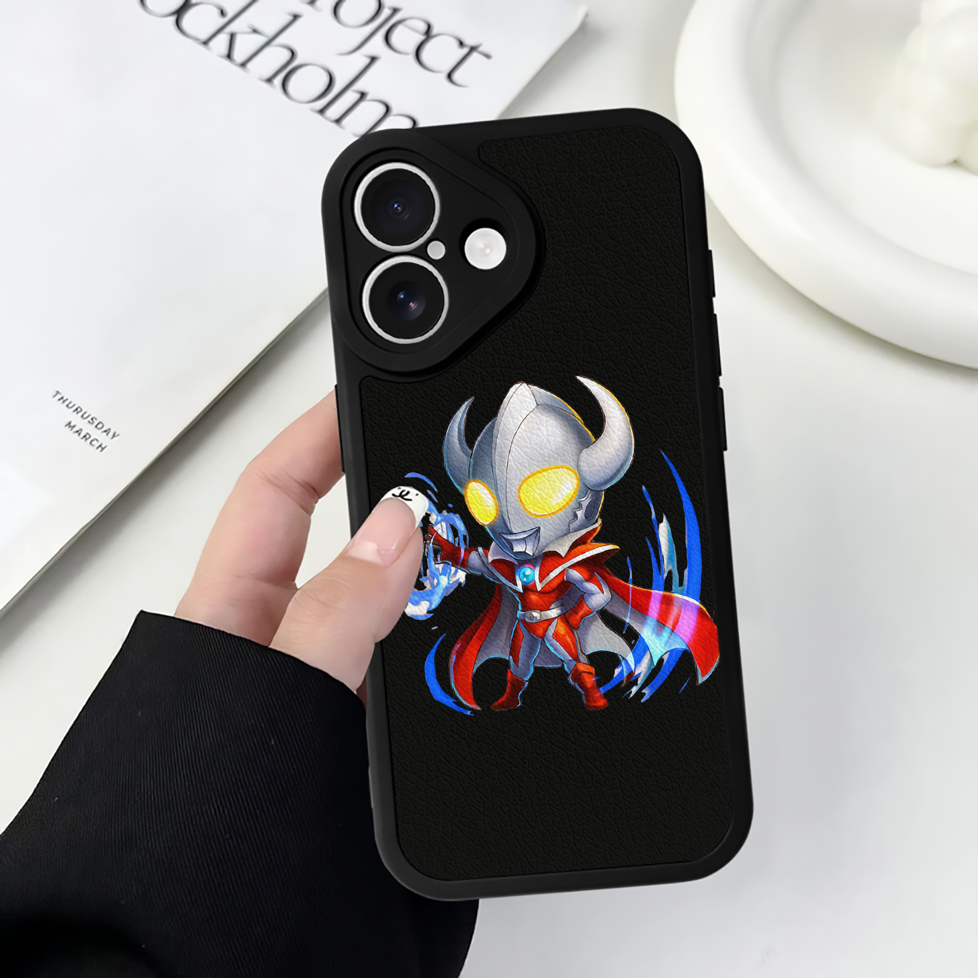 （画像用） ウルトラマン Ultraman 【iPhone 16シリーズ対応】シリコンスマホケース（レザー調） 材質：シリコン